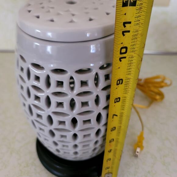 Chinoiserie Blanc de Chine pierce porcelain table lamp Black Base White Table - Picture 8 of 10